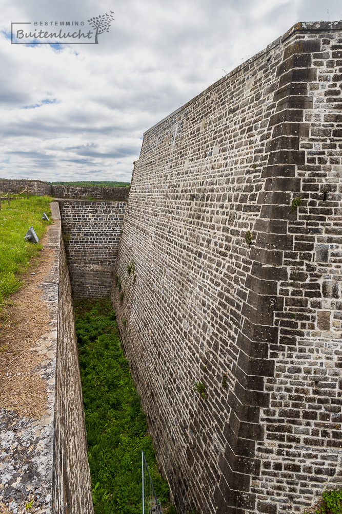 Onneembare muren van de citadel
