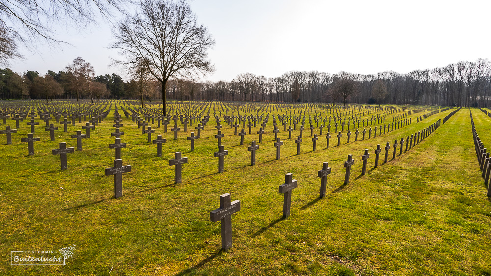 De grootste van alle begraafplaatsen, de bijzondere Duitse Oorlogsbegraafplaats in Ysselsteyn  