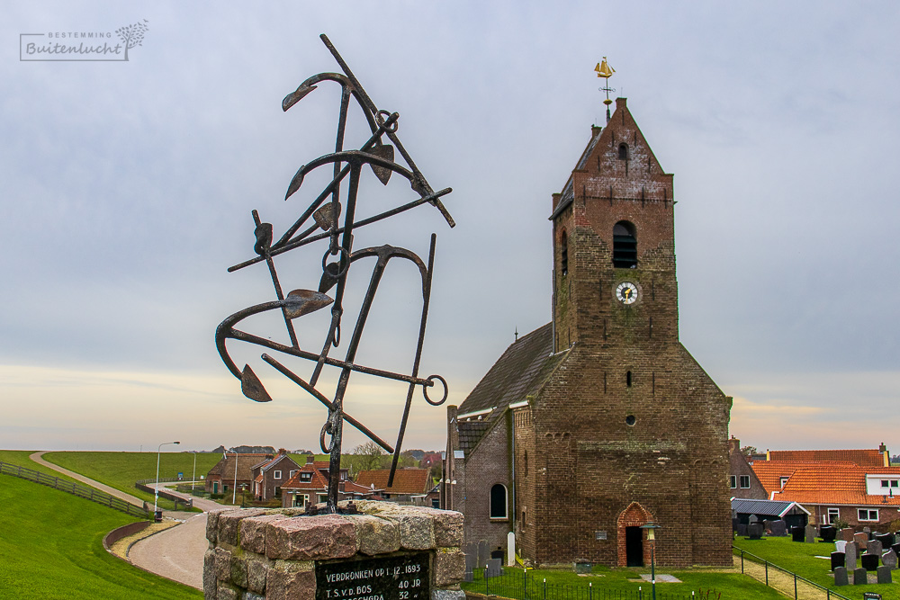 Wierum, monument en kerk